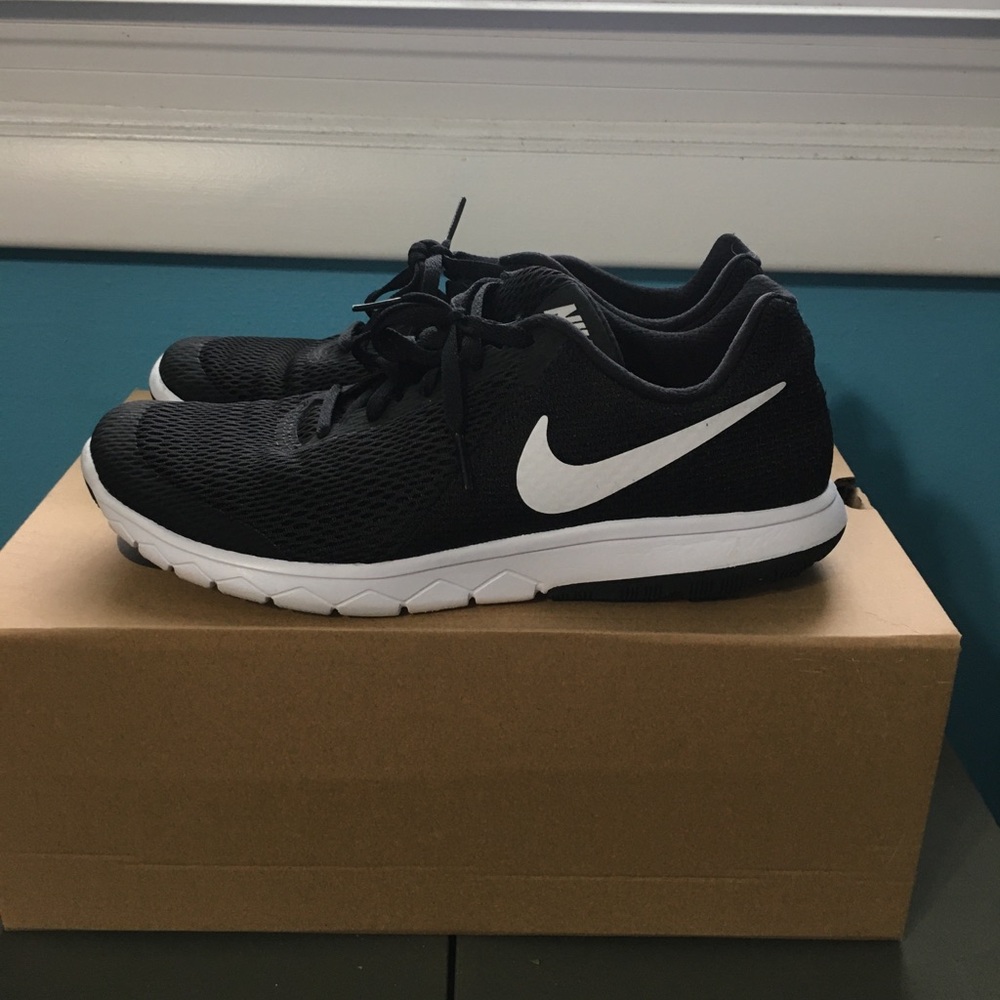 black nike shoes women size 9